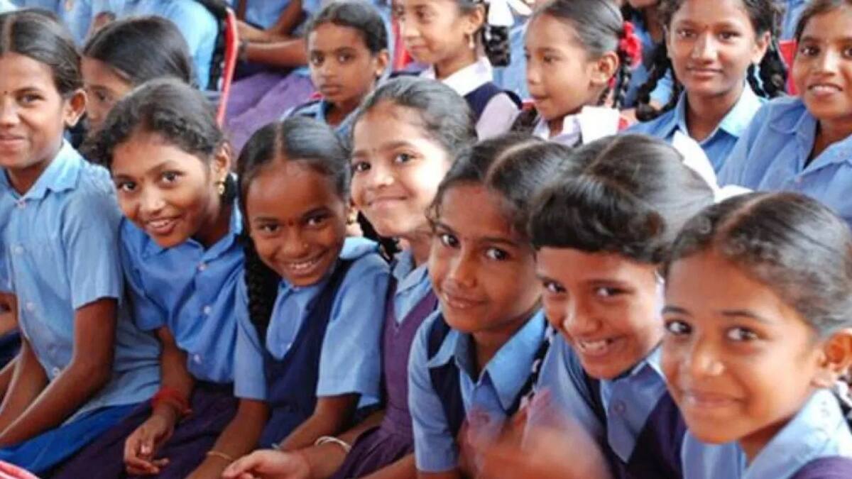  CG : सरकारी स्कूलों के छात्रों को बड़ी राहत, एक साथ मिलेंगे यूनिफॉर्म के दो सेट 