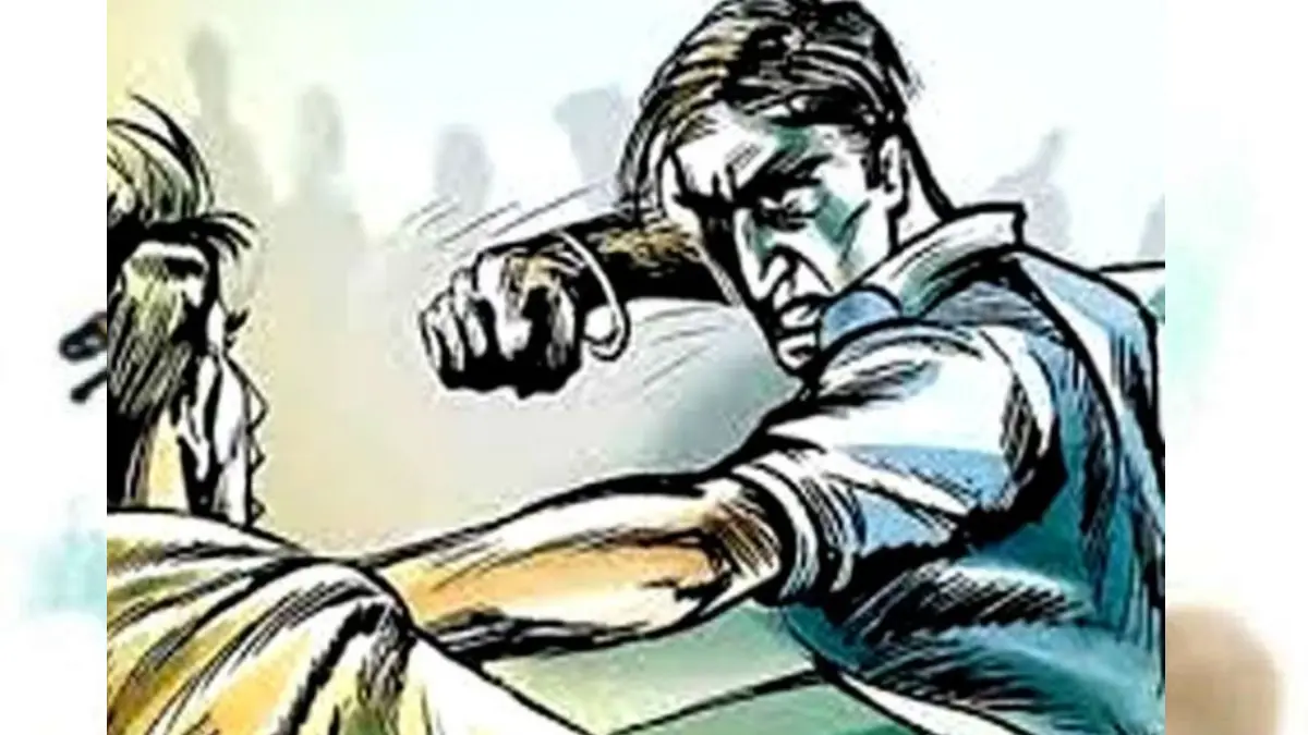 तुमगांव : दुसरे गांव का आदमी हमारे गांव में क्यो काम कर रहा है कहकर मारपीट