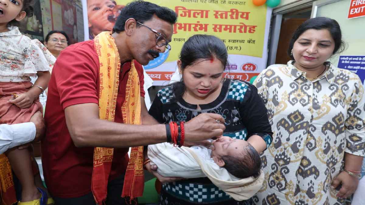 रायगढ़ में राष्ट्रीय पल्स पोलियो अभियान शुरू, महापौर ने बच्चों को पिलाई पोलियो की दो बूंद