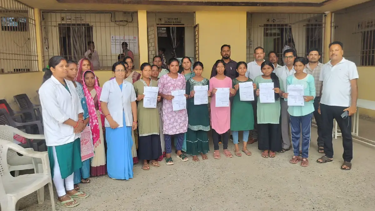 सरायपाली : एचपीवी टीकाकरण की धूम पाटसेंदरी में बूम 85 बालिका... - CG Sandesh