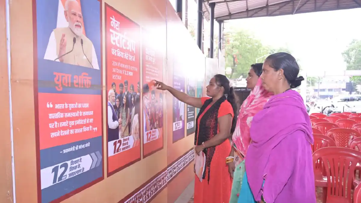 महासमुंद : फोटो प्रदर्शनी के दूसरे दिन भी आमजनों का उत्साह द... - CG Sandesh