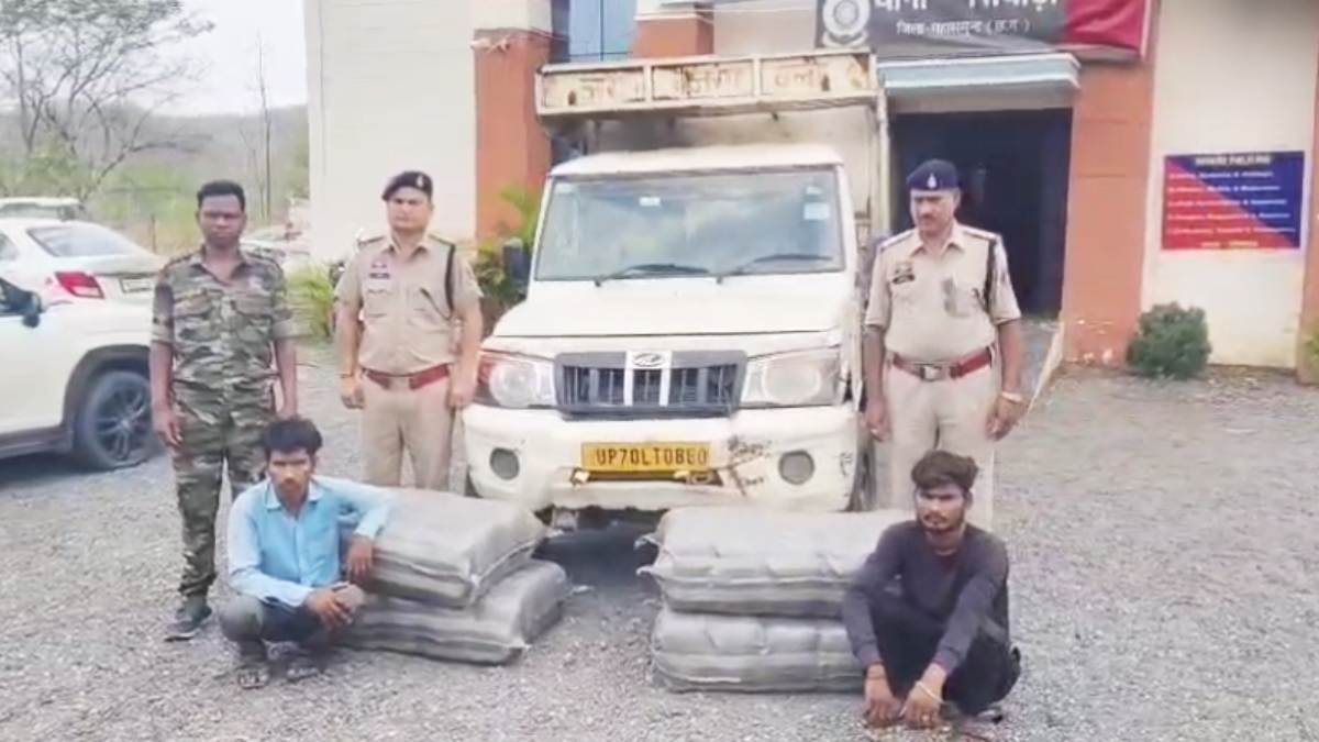 कटहल के नीचे छिपाकर हो रही थी गांजा तस्करी, 62 लाख से अधिक का माल जब्त, दो गिरफ्तार