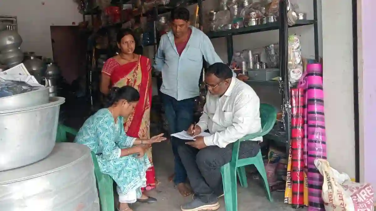 CG : बर्तन दुकान में की गई कार्रवाई, गैस सिलेंडर जप्त - CG Sandesh