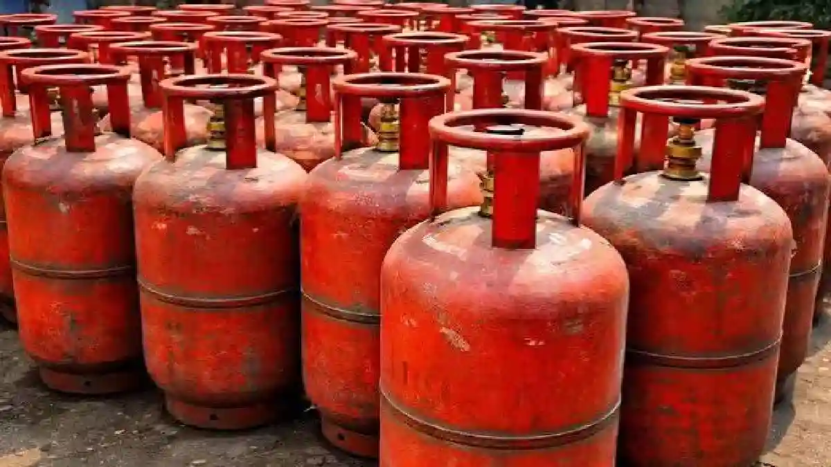 CG : बड़ी कार्रवाई, रसोई गैस सिलेंडर जब्त - CG Sandesh