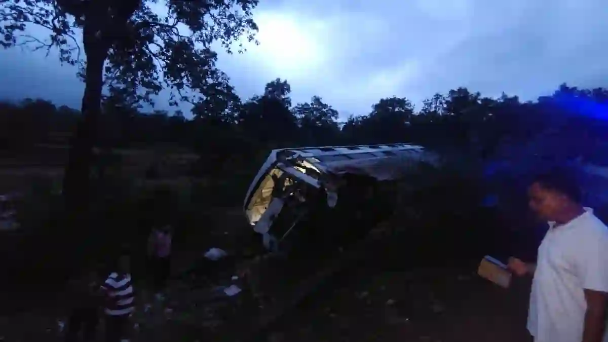 छत्तीसगढ़ में यात्री बस हादसे का शिकार, कई यात्री घायल - CG Sandesh