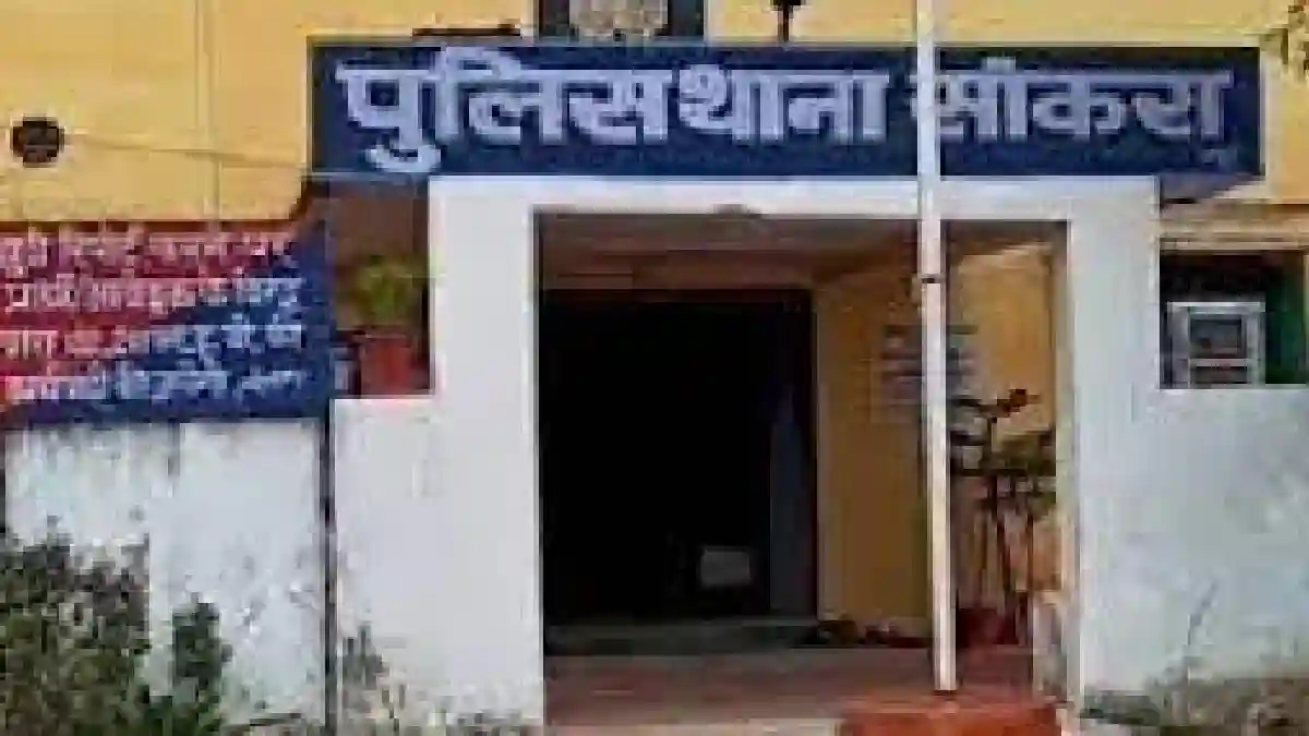 सांकरा : पुलिस को देखकर भागा आरोपी, शराब और बाइक जप्त - CG Sandesh