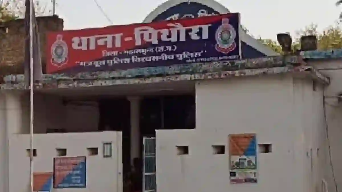 पिथौरा : किराना स्टोर्स के पास अवैध शराब के साथ युवक गिरफ्ता... - CG Sandesh