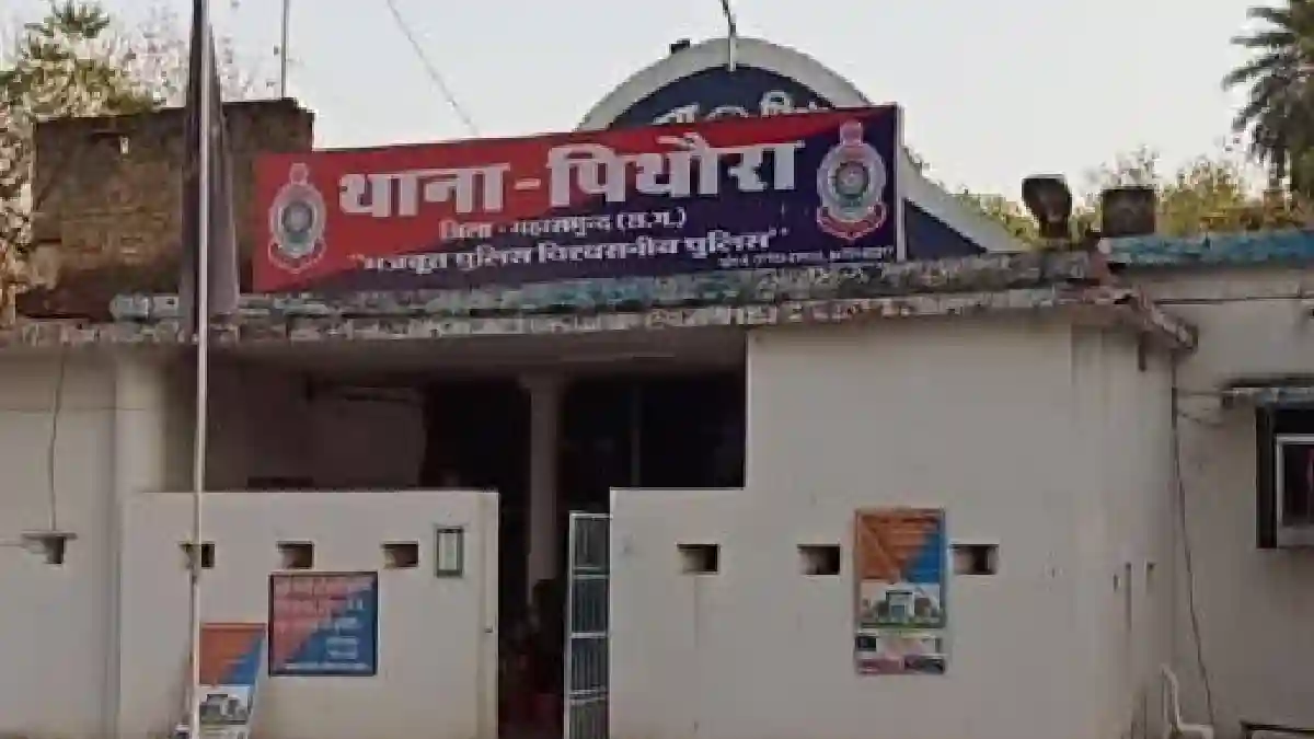 पिथौरा : धान खरीदी केन्द्र से चोरी कर भाग रहे युवक गिरफ्तार - CG Sandesh