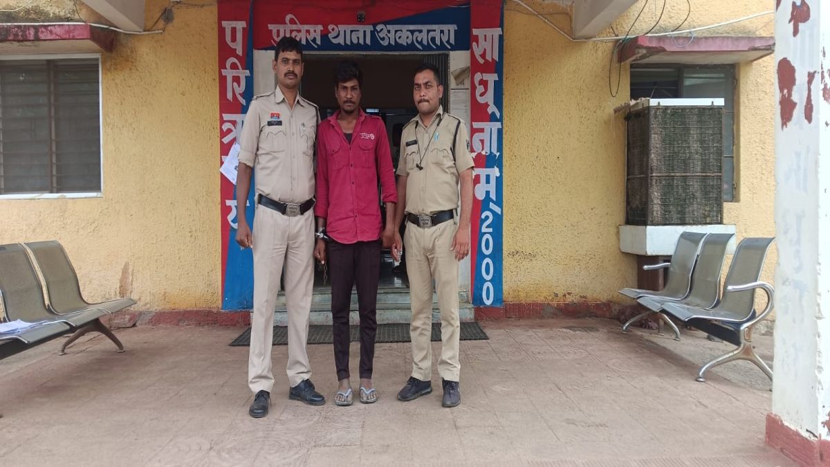 CG : घर में घुसकर महिला से अश्लील हरकत और जान से मारने की धमकी देने वाला आरोपी गिरफ्तार 