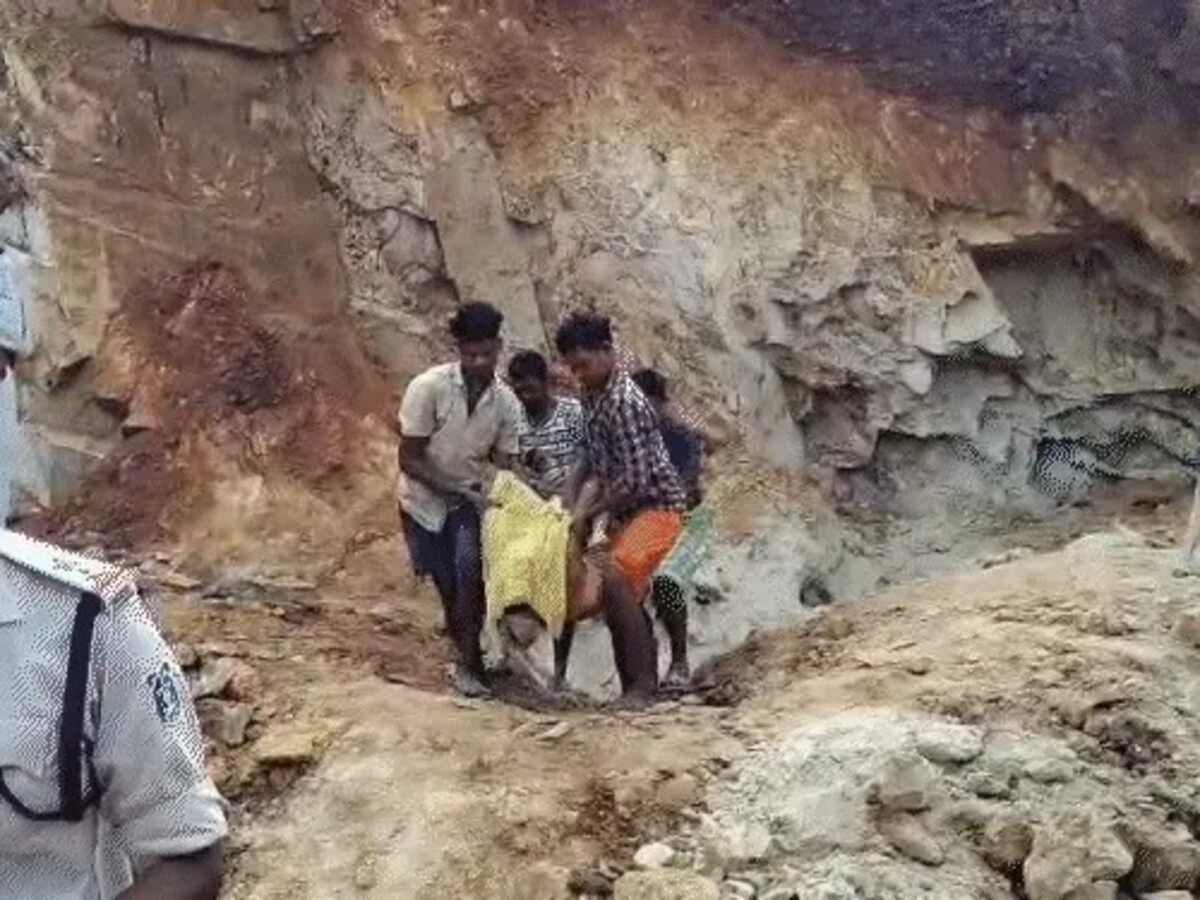 CG : अवैध खदान में खुदाई के दौरान भरभराकर गिरी चट्टान, दबने से दो मजदूरों की मौके पर मौत