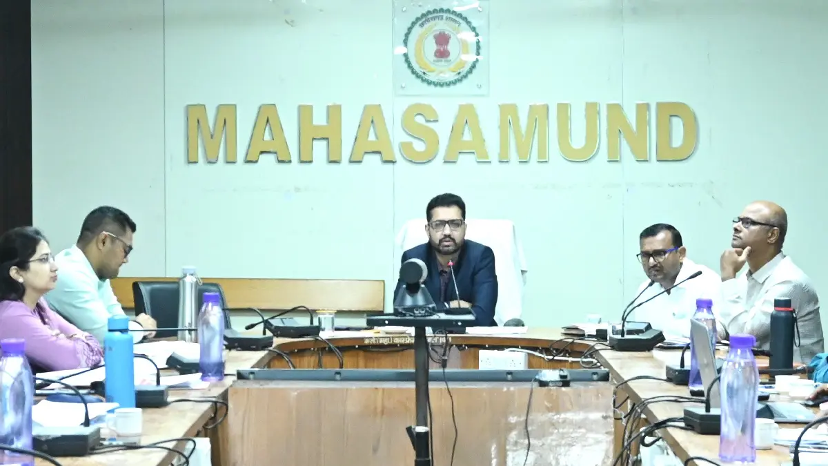 महासमुंद : कलेक्टर ने पंजीयन कार्य शीघ्र पूर्ण करने के दिए निर्देश