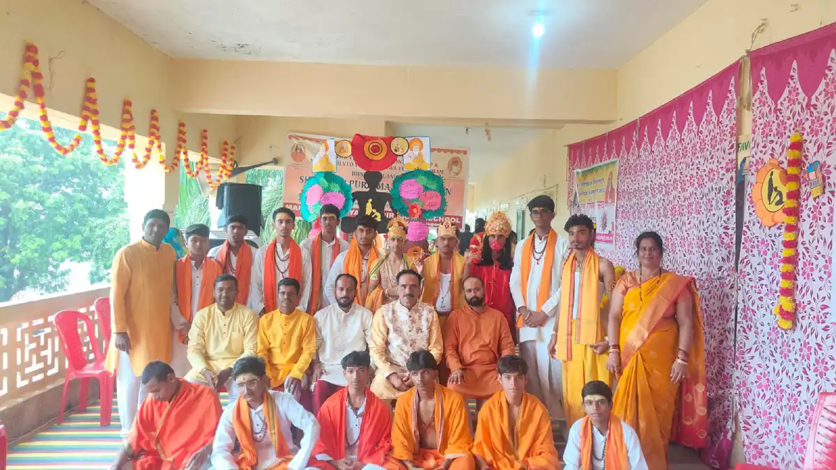 महर्षि विद्या मंदिर, मचेवा, महासमुंद में श्रद्धा एवं उल्लास के साथ मनाई गई गुरु पूर्णिमा