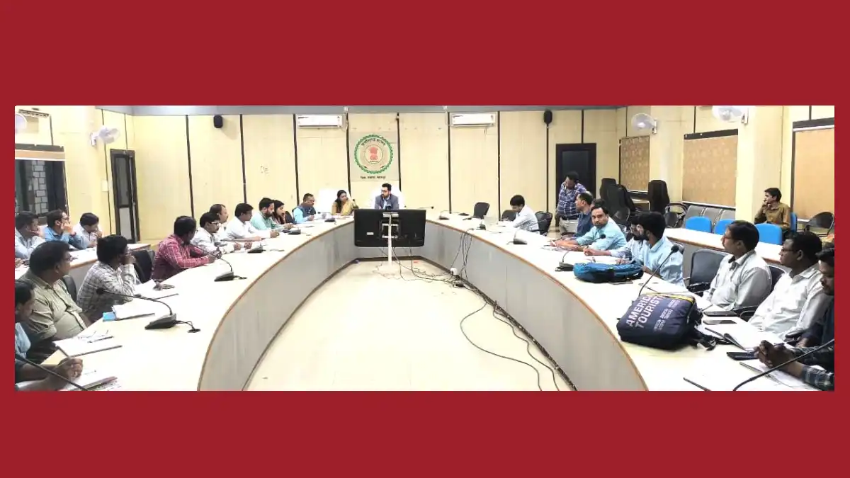 महासमुंद : धान के बदले अन्य फसल लेने के लिए किसानों को प्रोत्साहित करें - कलेक्टर