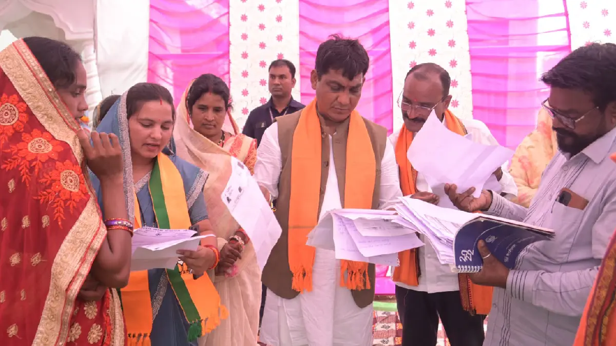 महासमुंद : ग्राम शेर में जन चौपाल लगाकर विधायक ने सुनी समस्याएं, ग्रामीणों से किया सीधा संवाद