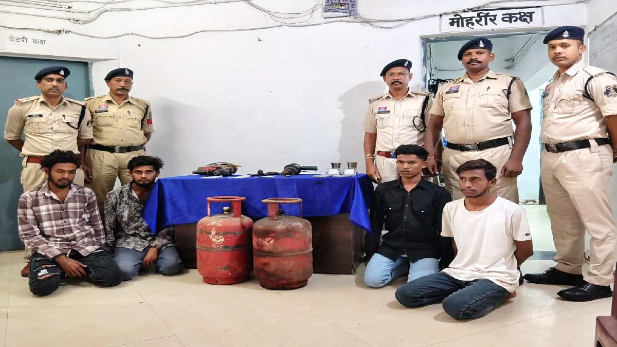 कांकेर: चारामा पुलिस ने तीन चोरी के मामलों का किया खुलासा, 4 आरोपी और एक नाबालिग गिरफ्तार