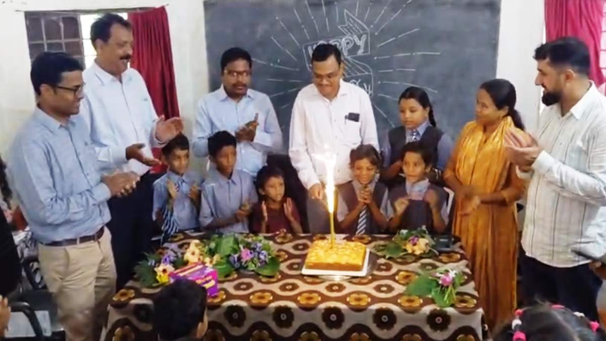 कोंडागांव : स्कूली बच्चों के बीच सादगी से मनाया एसडीएम का जन... - CG Sandesh