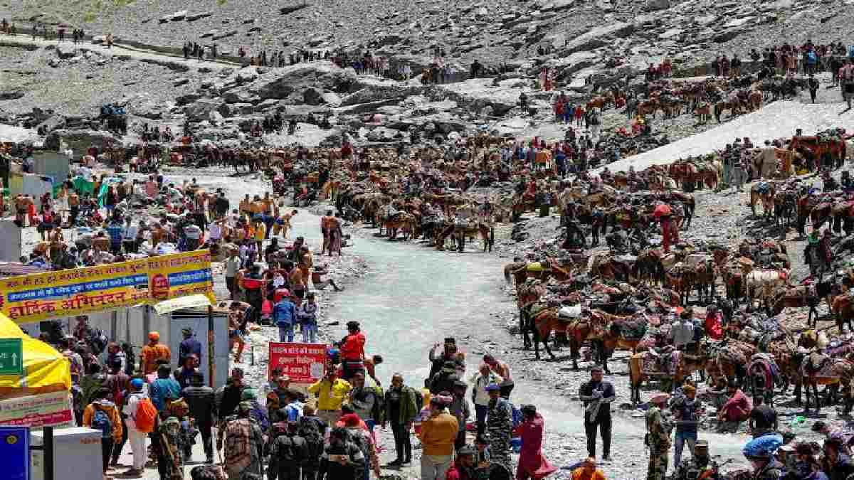 अमरनाथ यात्रा में उमड़ा आस्था का सैलाब, तीन दिनों में 56 हजार से अधिक श्रद्धालुओं ने किए बाबा बर्फानी के दर्शन