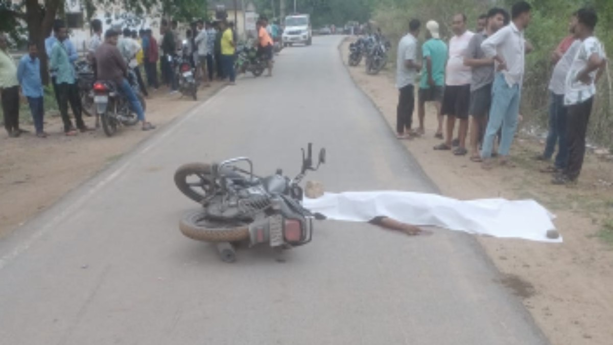 जांजगीर-चांपा : बरगड़ी रोड पर तेज रफ्तार बाइक की टक्कर से युवक की मौत, CCTV फुटेज के आधार पर आरोपी की तलाश