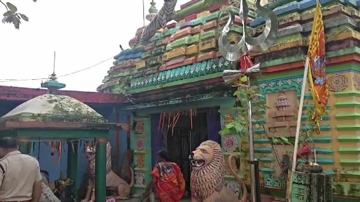सरिया में शिव मंदिर का ताला तोड़कर घंटे और पूजन सामग्री चोरी - CG Sandesh