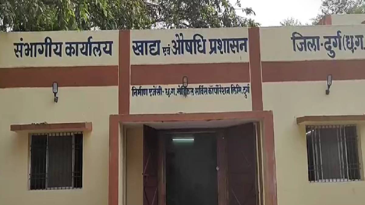 बैकुंठधाम में अवैध मिठाई फैक्टरी पर खाद्य विभाग की बड़ी कार्... - CG Sandesh