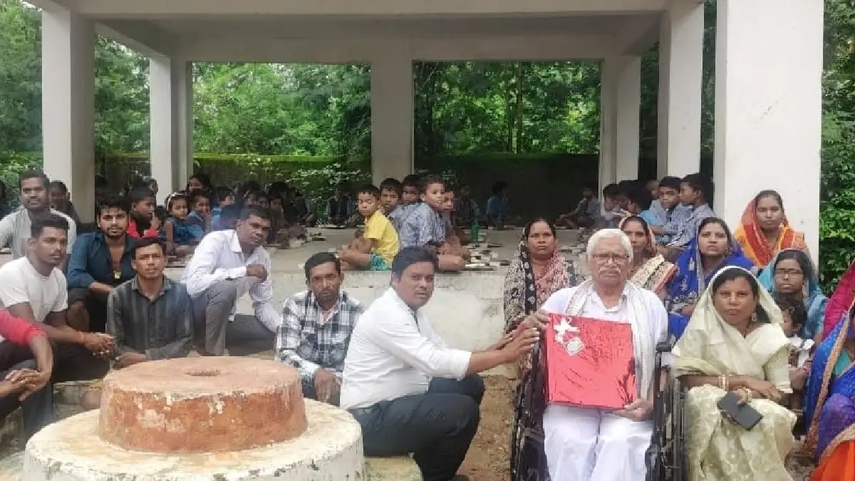 सरायपाली : शासकीय प्राथमिक शाला जटाकन्हार में सेवानिवृत्ति पर नेवता भोज का आयोजन