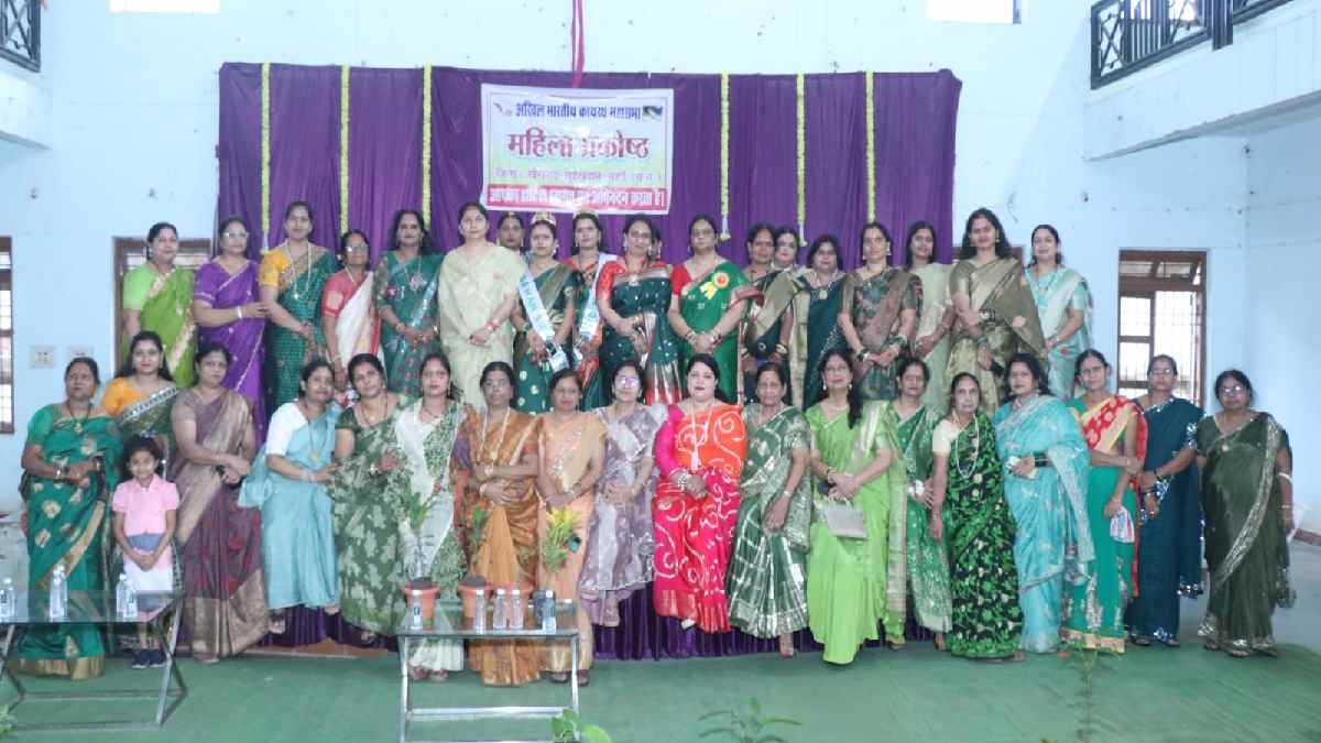सावन के रंग में रंगा खैरागढ़, कायस्थ समाज की महिलाओं ने मनाया ‘सावन संगिनी उत्सव 2026’