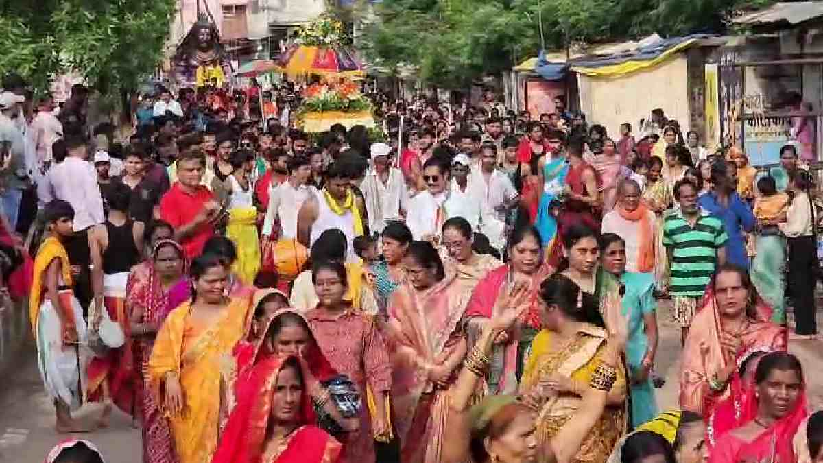 राष्ट्रभक्ति के रंग में निकली कांवड़ यात्रा, विधानसभा अध्यक्ष डॉ. रमन सिंह ने किया स्वागत; चंद्रमौलेश्वर पालकी शोभायात्रा में भी हुए शामिल