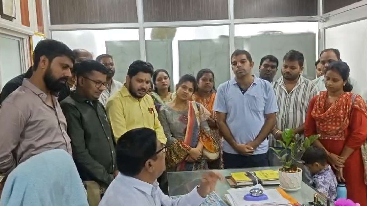मानदेय, सेवा सुरक्षा और लंबित भुगतान की मांग, व्यावसायिक प्रशिक्षकों ने सौंपा ज्ञापन