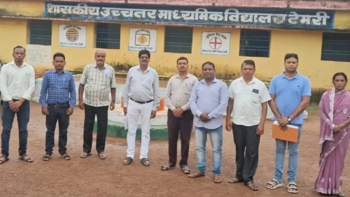 सरायपाली : विकासखंड शिक्षा अधिकारी ने हायर सेकेंडरी स्कूल टेमरी का किया औचक निरीक्षण