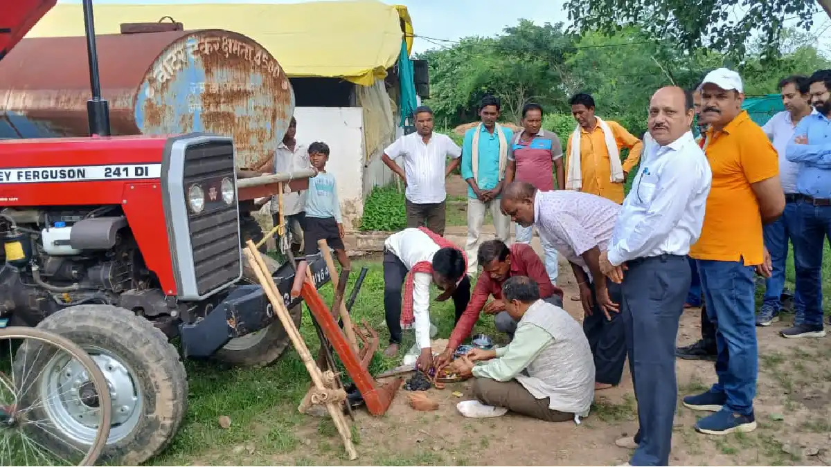 महासमुंद : कृषि विज्ञान केन्द्र में हर्षोल्लास से मनाया गया हरेली तिहार, प्राकृतिक एवं जैविक खेती पर हुई कृषक-वैज्ञानिक परिचर्चा