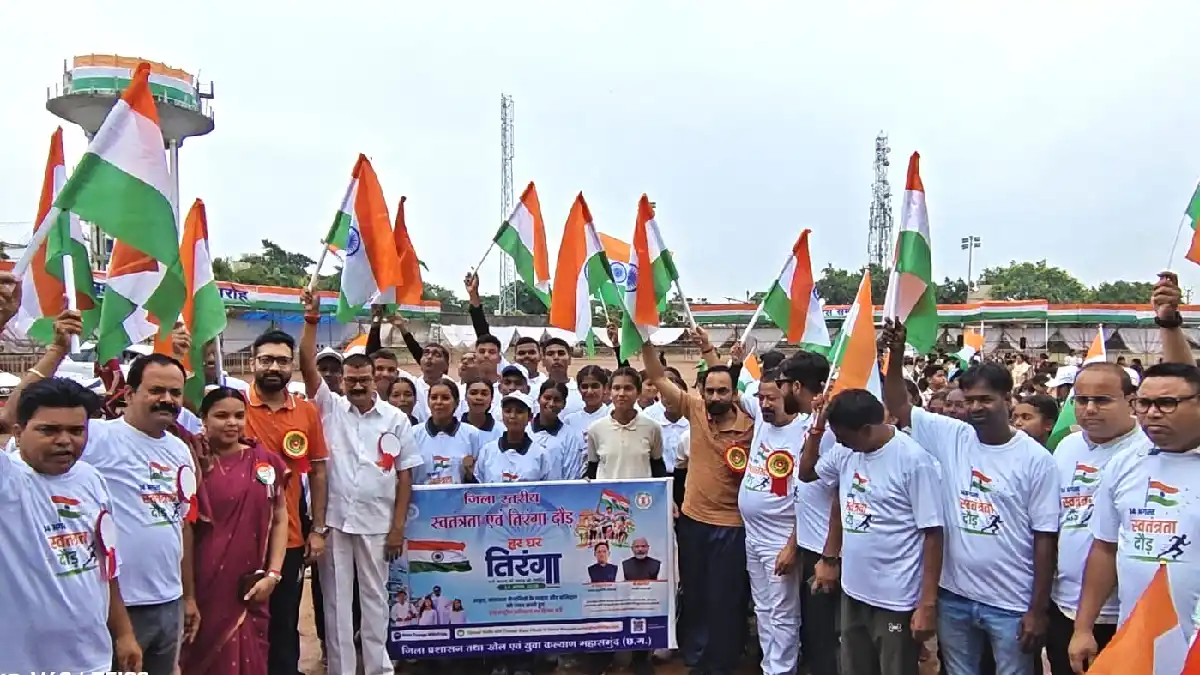 महासमुंद : स्वतंत्रता एवं तिरंगा दौड़ में उमड़ा देशभक्ति का जज्बा, जनप्रतिनिधि, अधिकारी कर्मचारी, युवा और बच्चों ने लगाई दौड़, 900 से अधिक प्रतिभागियों ने हाथों में तिरंगा उत्साह से दौड़े
