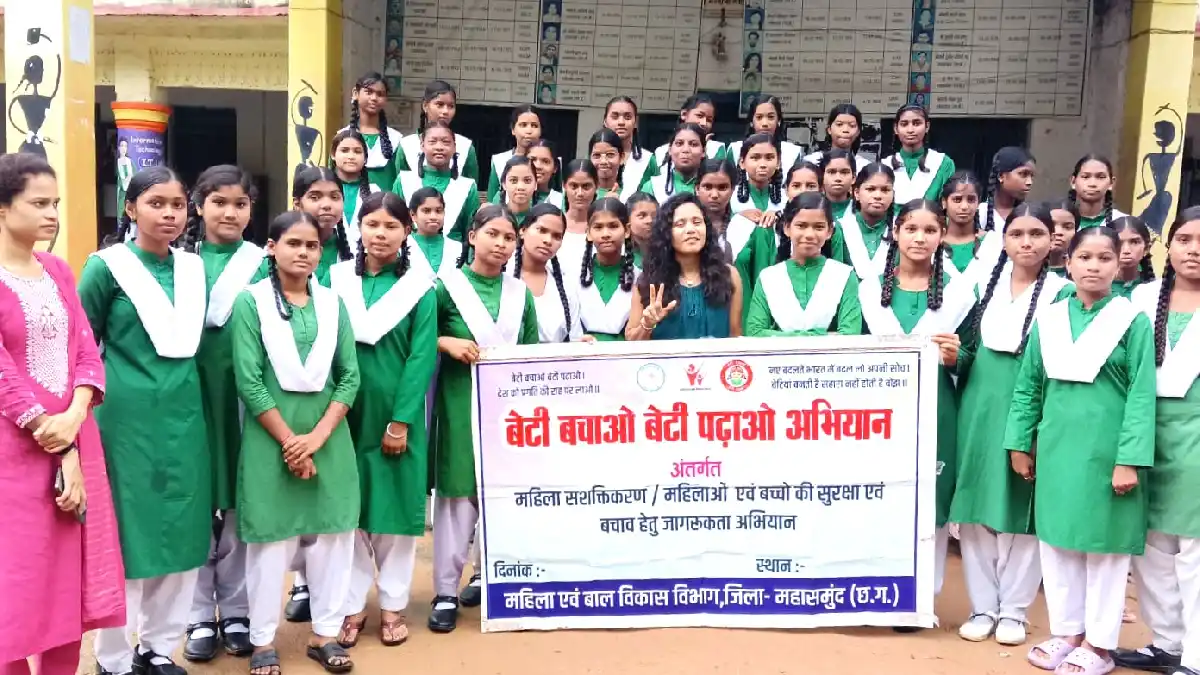 महासमुंद : सोलो साइकिल यात्री एवं पर्वतारोही समीरा खान ने जिले केविभिन्न विद्यालयों का किया भ्रमण