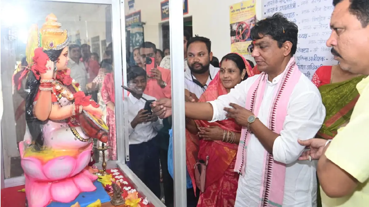 महासमुंद : सरस्वती साइकिल योजना से बालिकाओं की शिक्षा को मिल रहा प्रोत्साहन — विधायक योगेश्वर राजू सिन्हा