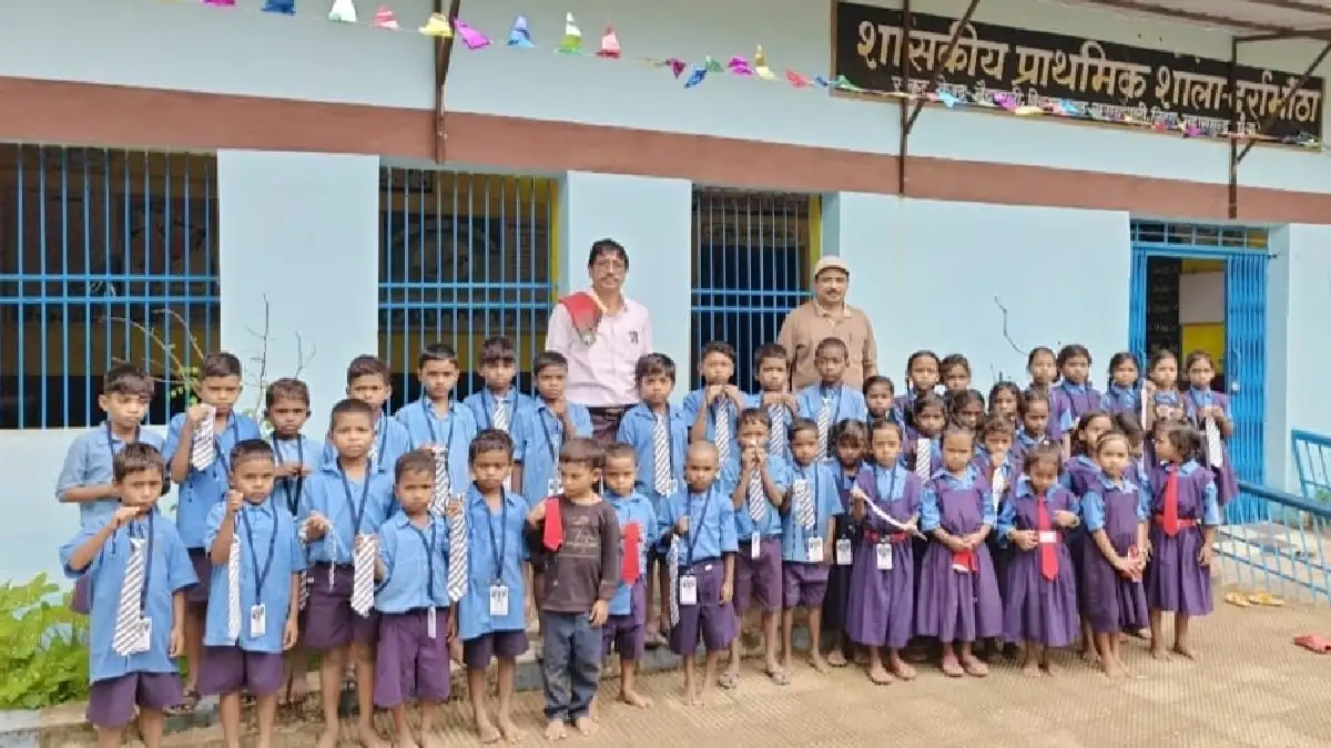 सरायपाली : दर्राभाठा स्कूल में विद्यार्थियों को आई कार्ड, बेल्ट एवं टाई का वितरण