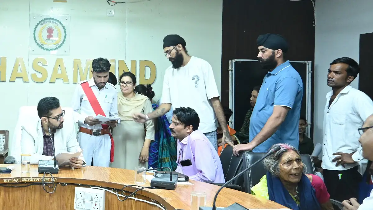 महासमुंद : जनदर्शन में कलेक्टर लंगेह ने सुनी आमजनों की समस्याएं, दिए निराकरण के निर्देश, जनदर्शन में कुल 58 आवेदन प्राप्त हुए
