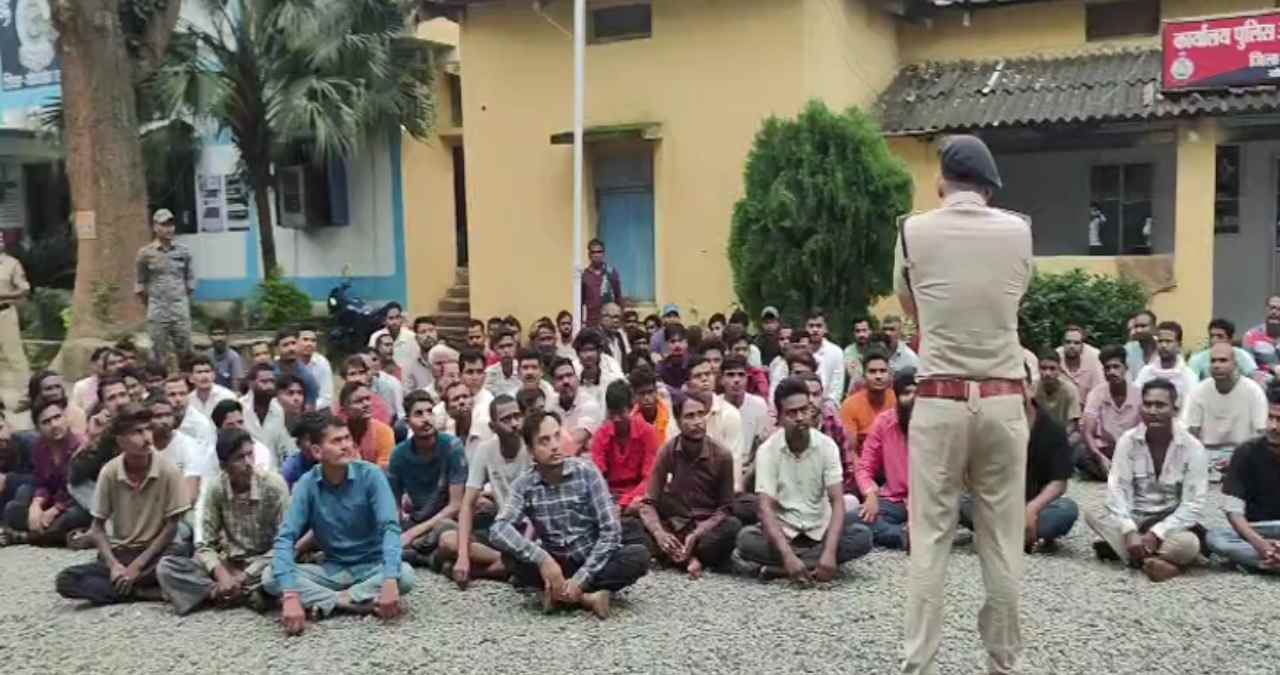 फरसगांव में पुलिस का बड़ा अभियान, 163 संदिग्ध हिरासत में; दस्तावेजों की जांच जारी