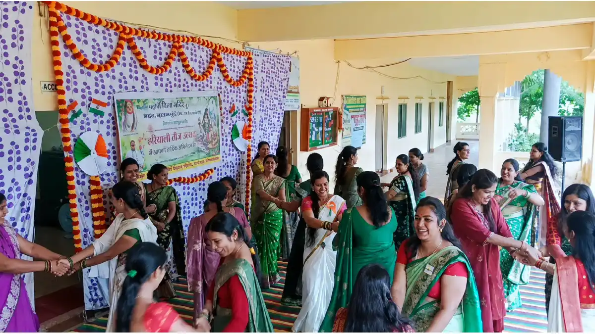  परंपराओं की हरियाली, संस्कृति की खुशहाली — महर्षि विद्या मंदिर, मचेवा, महासमुंद में हर्षोल्लास से मनाया गया हरियाली तीज उत्सव 