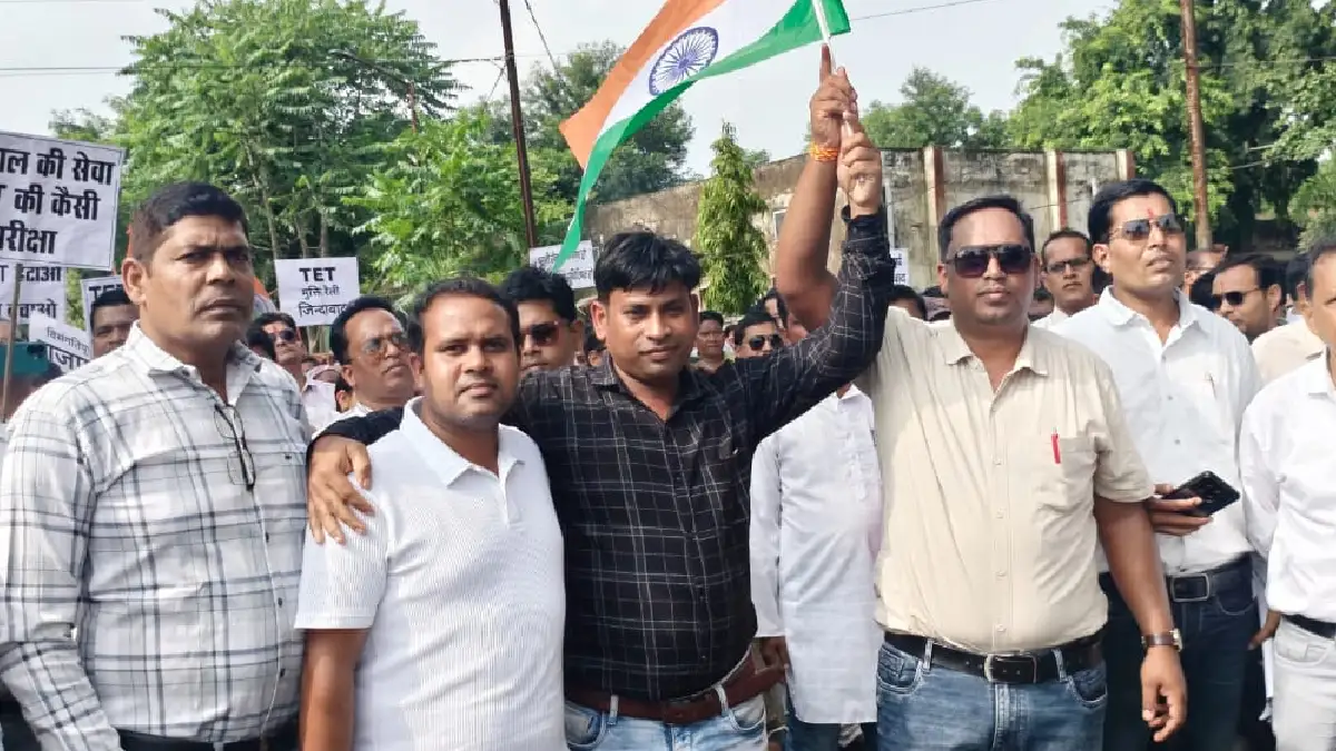 छत्तीसगढ़ शिक्षक संघर्ष मोर्चा के प्रांतीय आह्वान पर टेट मुक्ति रैली एवं ज्ञापन कार्यक्रम में शामिल हुए सरायपाली के पदाधिकारी