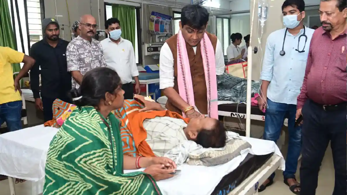 महासमुंद : विधायक ने किया जिला अस्पताल का निरीक्षण, मरीजों को बेहतर स्वास्थ्य सुविधाएं उपलब्ध कराने के दिए निर्देश