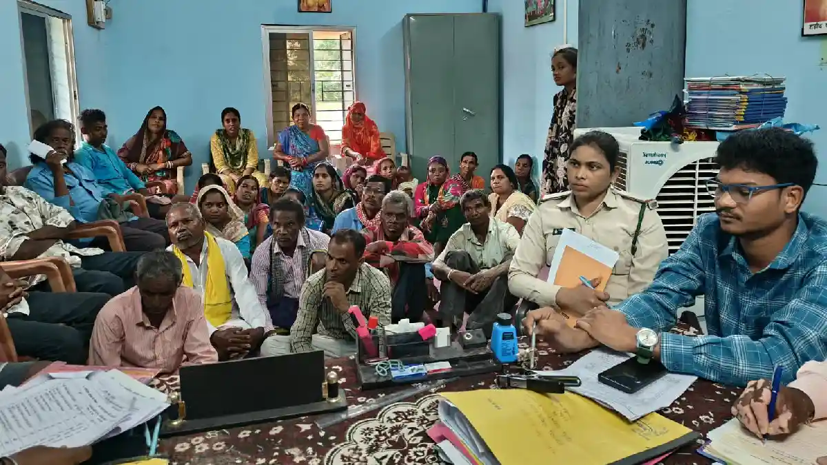 पिथौरा : विशेष ग्राम सभा में योजनाओं का सामाजिक अंकेक्षण: पारदर्शिता और जनभागीदारी से मजबूत होगा जनता का विश्वास