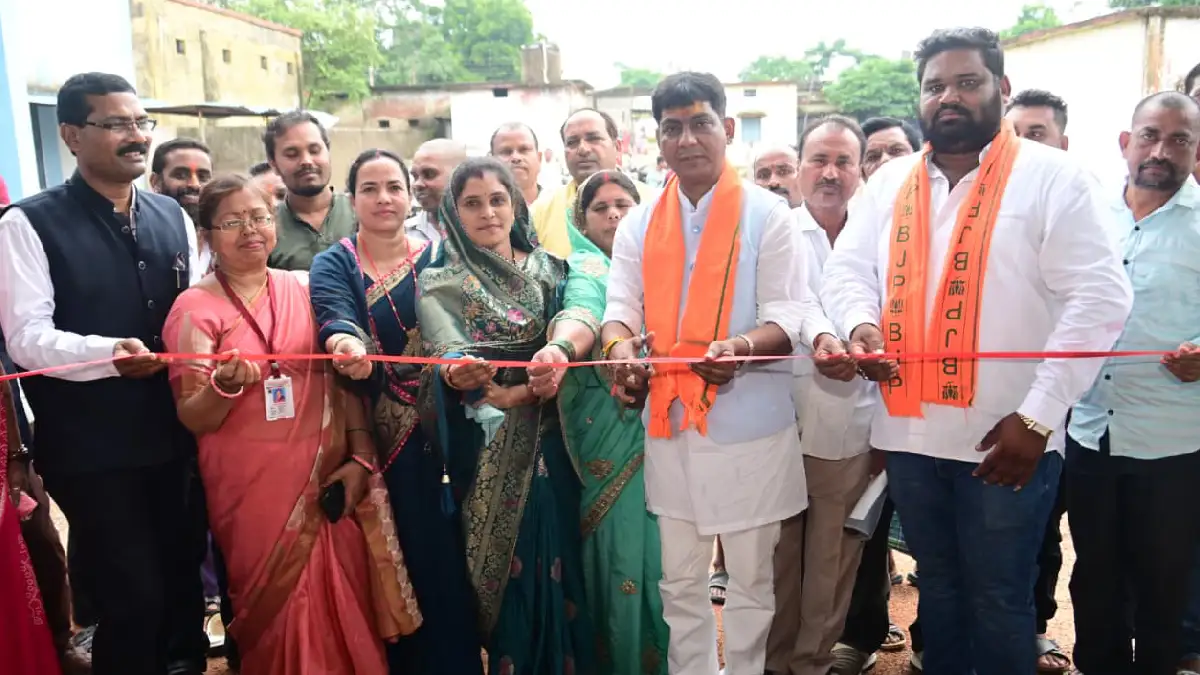 महासमुंद : गढ़सिवनी में छात्राओं को मिली निःशुल्क साइकिल, विभिन्न विकास कार्यों का विधायक ने किया लोकार्पण