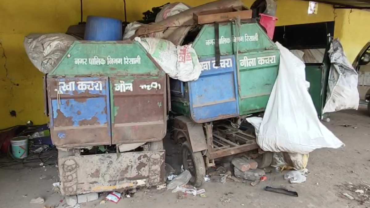 करोड़ों के ई-रिक्शा और टाटा एस वाहन खुले में पड़े, बैटरियां-... - CG Sandesh