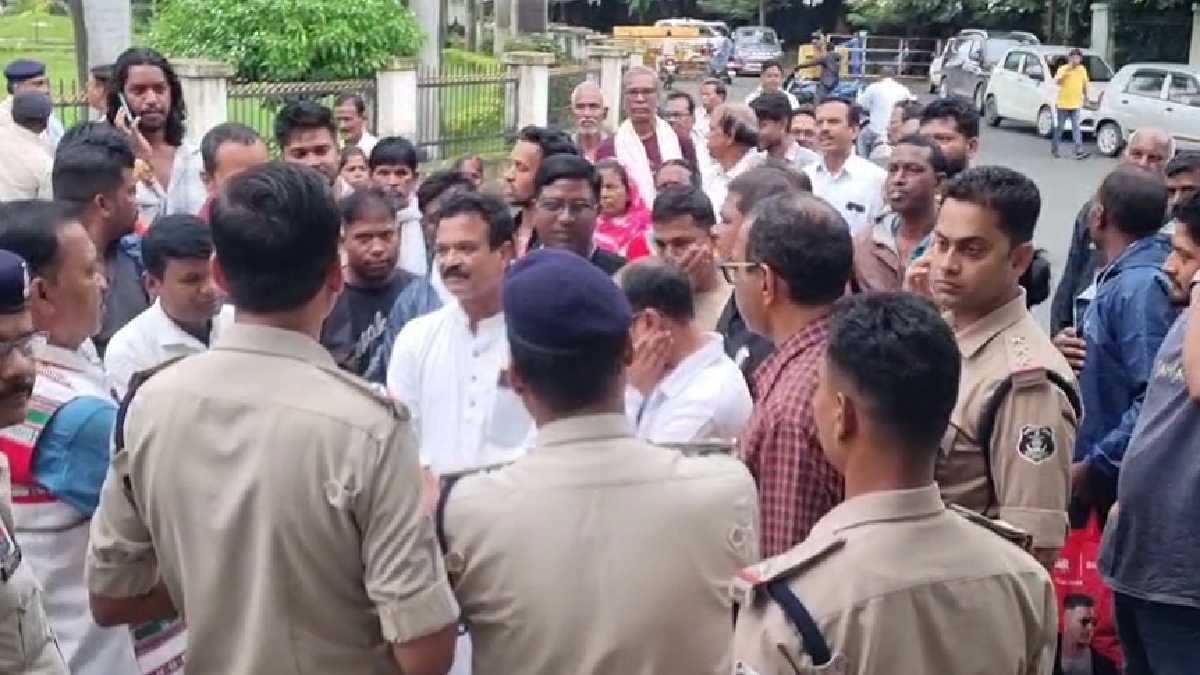 आदिवासी कला केन्द्र मैदान को लेकर विरोध तेज, व्यवसायिक परिसर... - CG Sandesh