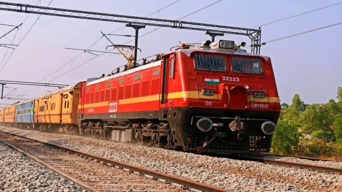 ट्रेन में AC खराब हो, सफाई की दिक्कत या सुरक्षा का मामला हो ... - CG Sandesh