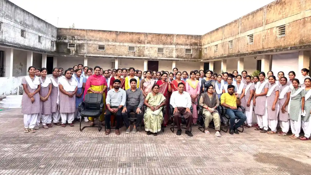 महासमुंद : विश्व रेबीज दिवस पर शासकीय जीएनएम नर्सिंग कॉलेज म... - CG Sandesh